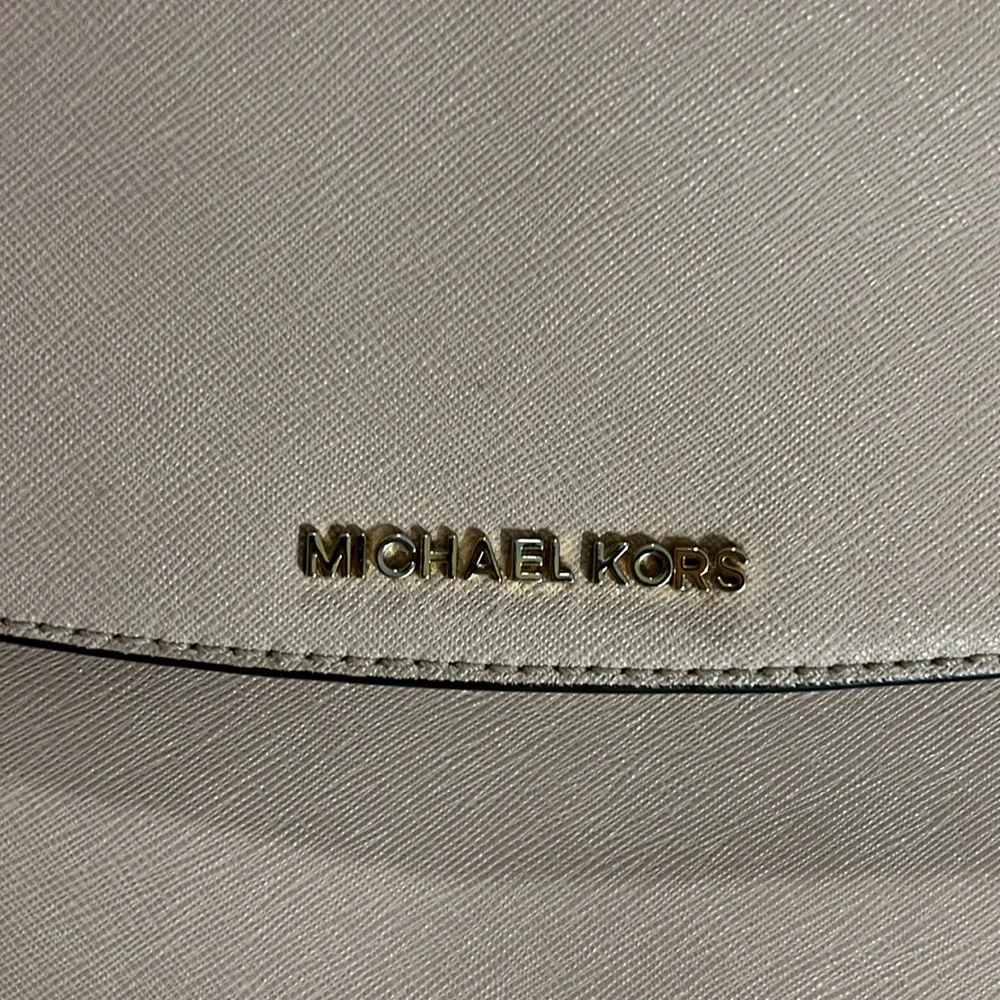 Pink Michael Kors purse - Picture 5 of 8